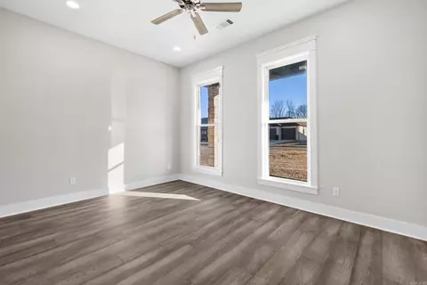 Living - 14 Libra Ln, Ward, AR 72176 photo 4 of 4