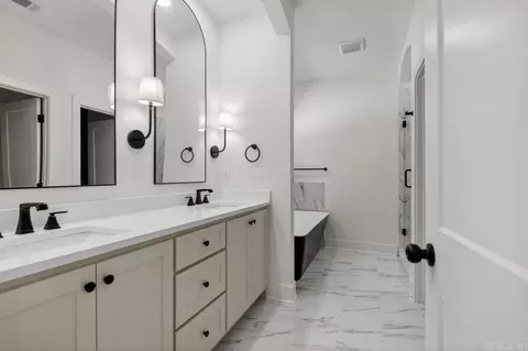 Bath - 7166 Moon View Pl, Alexander, AR 72002 photo 2 of 4
