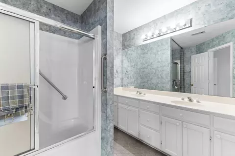 Bath - 2525 Peabody Dr, Conway, AR 72032 photo 2 of 3
