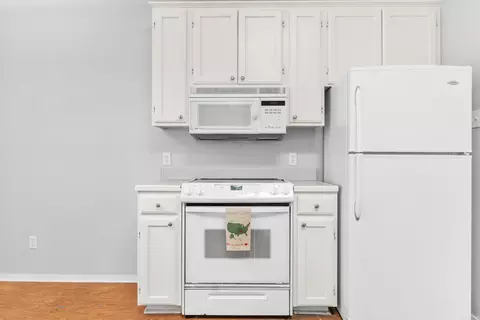 Kitchen - 2525 Peabody Dr, Conway, AR 72032 photo 2 of 3