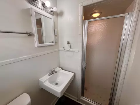 Bath - 405 Angus St, Conway, AR 72032 photo 3 of 3
