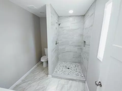Bath - 616 Roasting Ear Rd, Onia, AR 72663 photo 2 of 4