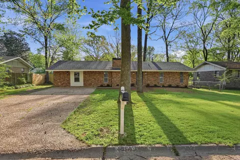 1015 Towering Oaks Dr, Jacksonville, AR 72076