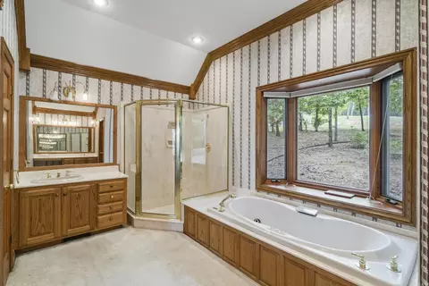 Bath - 39 E Bluff Dr, Quitman, AR 72131 photo 1 of 4