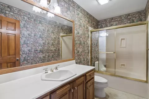 Bath - 39 E Bluff Dr, Quitman, AR 72131 photo 4 of 4