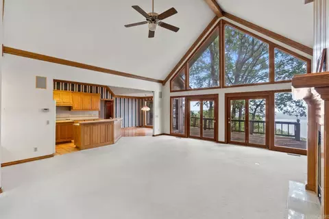 Living - 39 E Bluff Dr, Quitman, AR 72131 photo 3 of 6