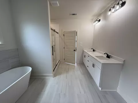 Bath - 4055 Kindness Ct, Alexander, AR 72002 photo 5 of 8