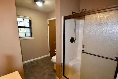 Bath - 143 Windmill Ln, Malvern, AR 72104 photo 2 of 3