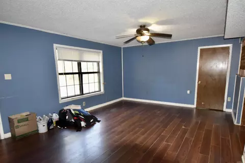 Living - 143 Windmill Ln, Malvern, AR 72104 photo 3 of 3