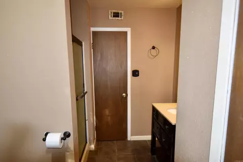 Bath - 143 Windmill Ln, Malvern, AR 72104 photo 3 of 3