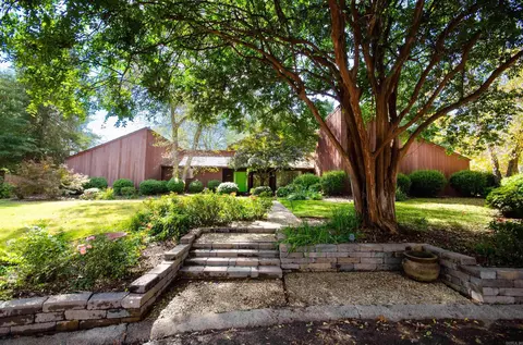 5 Yorktown, Conway, AR 72034