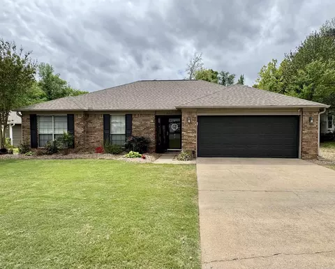 921 Fox Ridge Dr, Benton, AR 72019