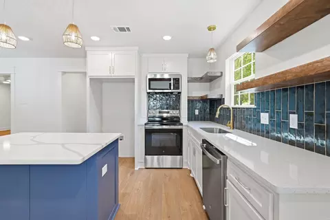 Kitchen - 1314 Mitchell St, Conway, AR 72034 photo 3 of 5