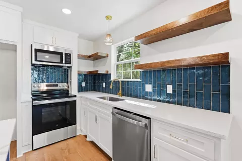 Kitchen - 1314 Mitchell St, Conway, AR 72034 photo 2 of 5