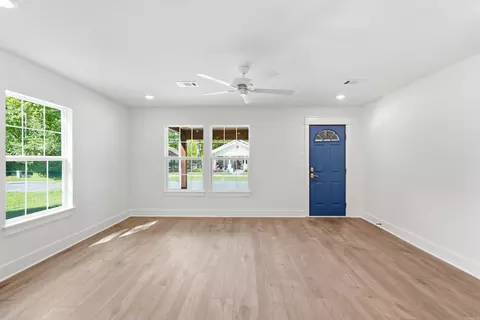 Living - 1314 Mitchell St, Conway, AR 72034 photo 1 of 4