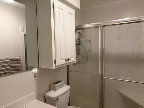 Bath - 4 Stratford, Pine Bluff, AR 71603 photo 1 of 2
