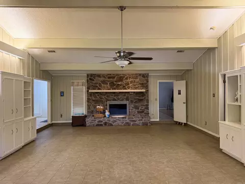 Living - 4 Stratford, Pine Bluff, AR 71603 photo 2 of 4