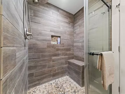 Bath - 163 Barbie Ln, Mount Ida, AR 71957 photo 3 of 4