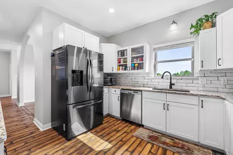 Kitchen - 126 Coyote Cir, Ward, AR 72176 photo 3 of 3