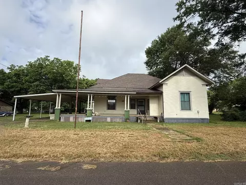 125 N Mercer St, Mineral Springs, AR 71851