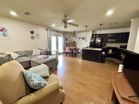 Living - 2910 E Moore Ave, Searcy, AR 72143 photo 1 of 3