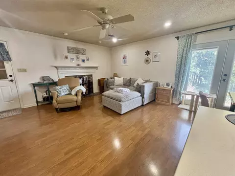 Living - 2910 E Moore Ave, Searcy, AR 72143 photo 2 of 3