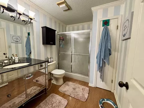 Bath - 2910 E Moore Ave, Searcy, AR 72143 photo 2 of 3
