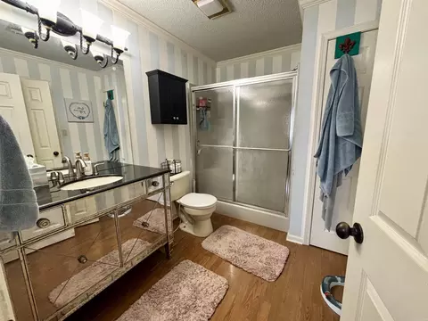 Bath - 2910 E Moore Ave, Searcy, AR 72143 photo 1 of 3
