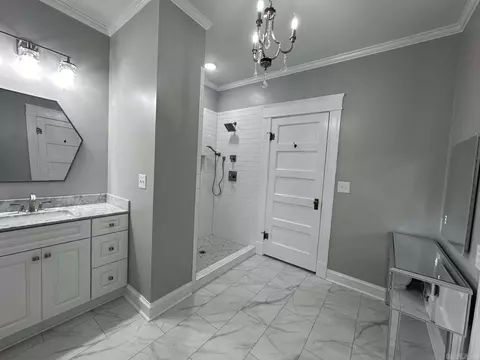 Bath - 813 Hamilton Ave E, Wynne, AR 72396 photo 1 of 1