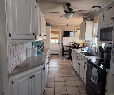 Kitchen - 813 Hamilton Ave E, Wynne, AR 72396 photo 1 of 1