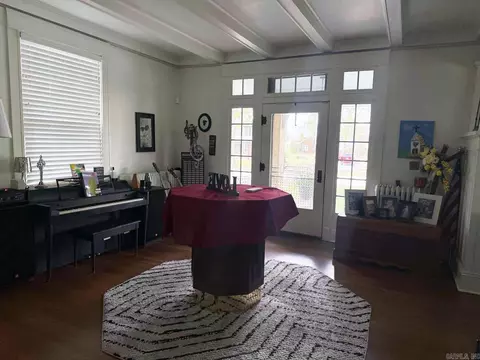 Entry Way - 813 Hamilton Ave E, Wynne, AR 72396 photo 2 of 2