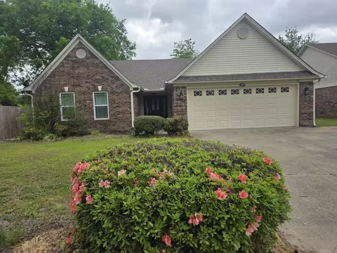 606 N Spring St, Searcy, AR 72143