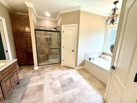 Bath - 922 Sinclair Ct, Searcy, AR 72143 photo 4 of 5