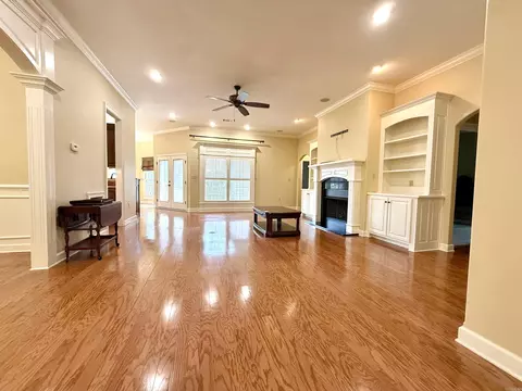 Living - 922 Sinclair Ct, Searcy, AR 72143 photo 1 of 3