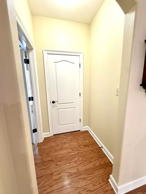 Entry Way - 922 Sinclair Ct, Searcy, AR 72143 photo 3 of 4