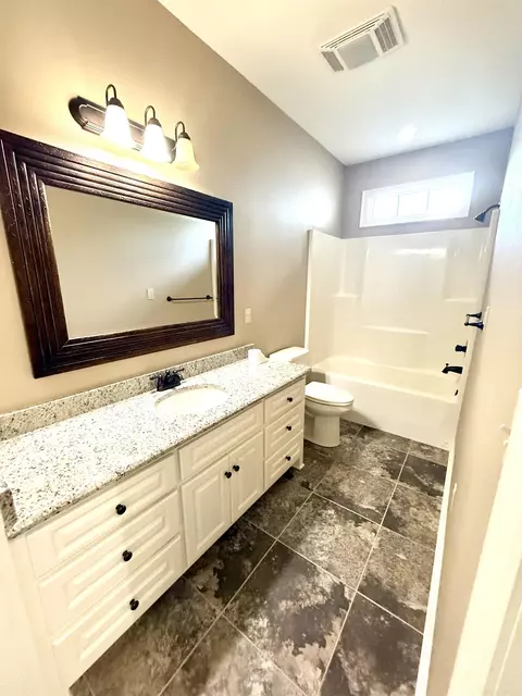 Bath - 922 Sinclair Ct, Searcy, AR 72143 photo 5 of 5
