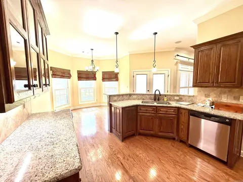 Kitchen - 922 Sinclair Ct, Searcy, AR 72143 photo 3 of 4
