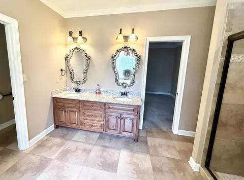 Bath - 922 Sinclair Ct, Searcy, AR 72143 photo 3 of 5