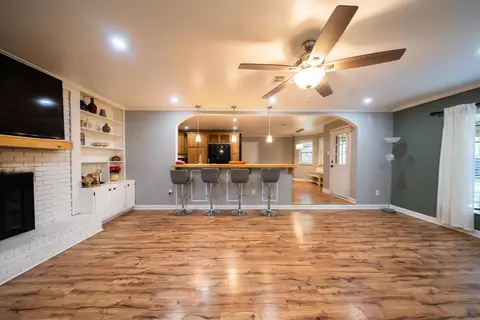 Living - 27 White Oak Dr, Conway, AR 72034 photo 5 of 7