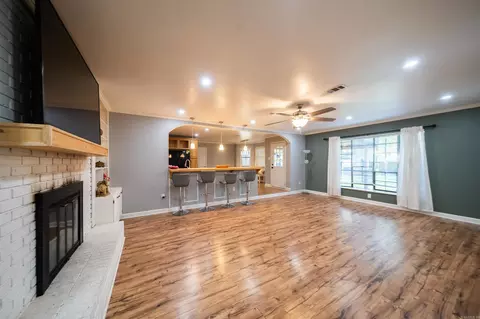 Living - 27 White Oak Dr, Conway, AR 72034 photo 1 of 7
