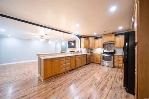 Kitchen - 27 White Oak Dr, Conway, AR 72034 photo 2 of 4