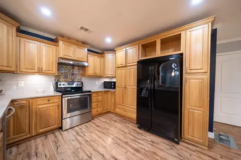 Kitchen - 27 White Oak Dr, Conway, AR 72034 photo 4 of 4