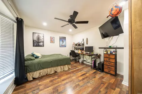Bedroom - 27 White Oak Dr, Conway, AR 72034 photo 1 of 6