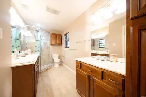 Bath - 27 White Oak Dr, Conway, AR 72034 photo 5 of 8