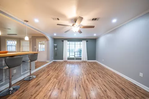 Living - 27 White Oak Dr, Conway, AR 72034 photo 4 of 7
