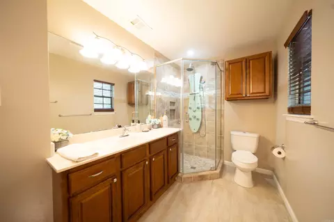 Bath - 27 White Oak Dr, Conway, AR 72034 photo 7 of 8