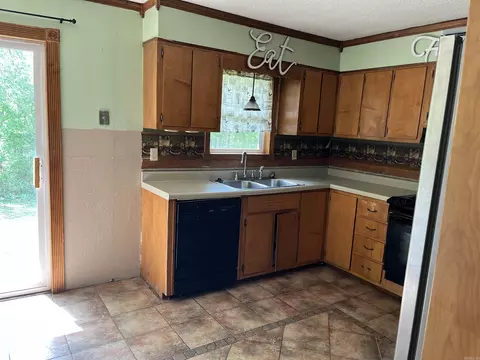 Kitchen - 10 Bear Mountain Rd, Prim, AR 72130 photo 3 of 3