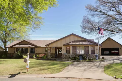 8 Franklin Cir, Searcy, AR 72143