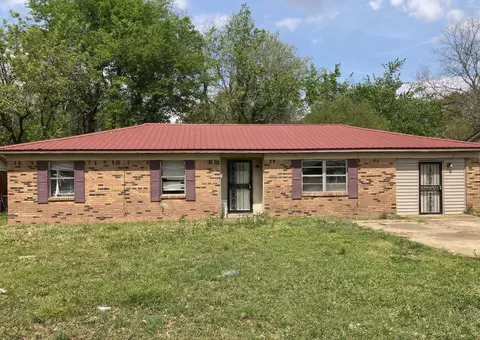 2226 W Mchaney Dr, Blytheville, AR 72315