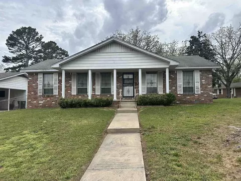624 Poinsetta Dr, Little Rock, AR 72205